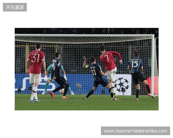 记者：因下赛季很大概率有欧冠踢，曼联想B费再至少留队1年