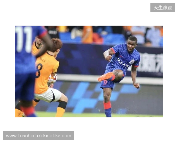 半场-上海申花0-0青岛海牛 拉唐头球造险牟鹏飞精彩三连扑