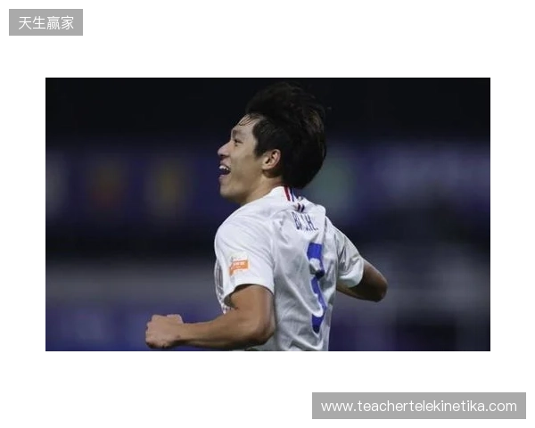 半场-玉昆暂0-0申花 约尼查造险两队合计1射正